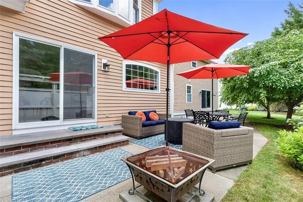 1 Mallard Cove Way Barrington RI 02806