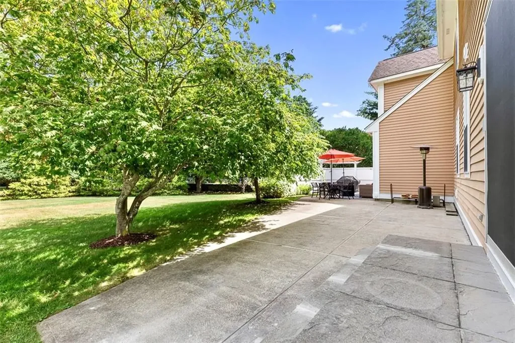 1 Mallard Cove Way Barrington RI 02806