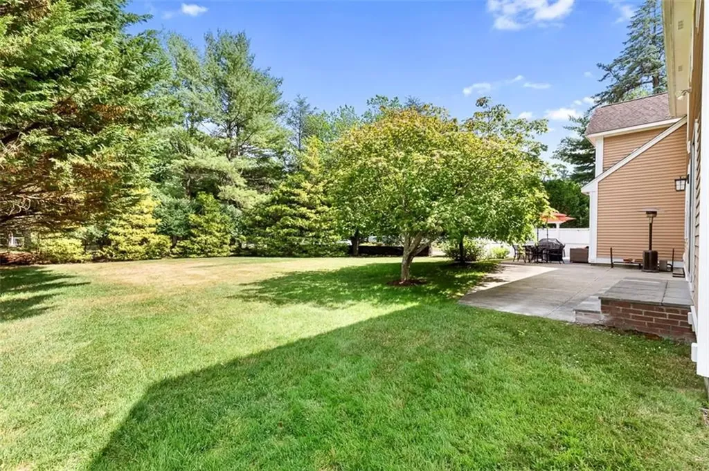 1 Mallard Cove Way Barrington RI 02806