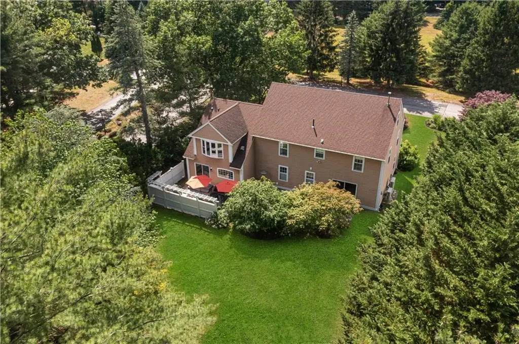 1 Mallard Cove Way Barrington RI 02806