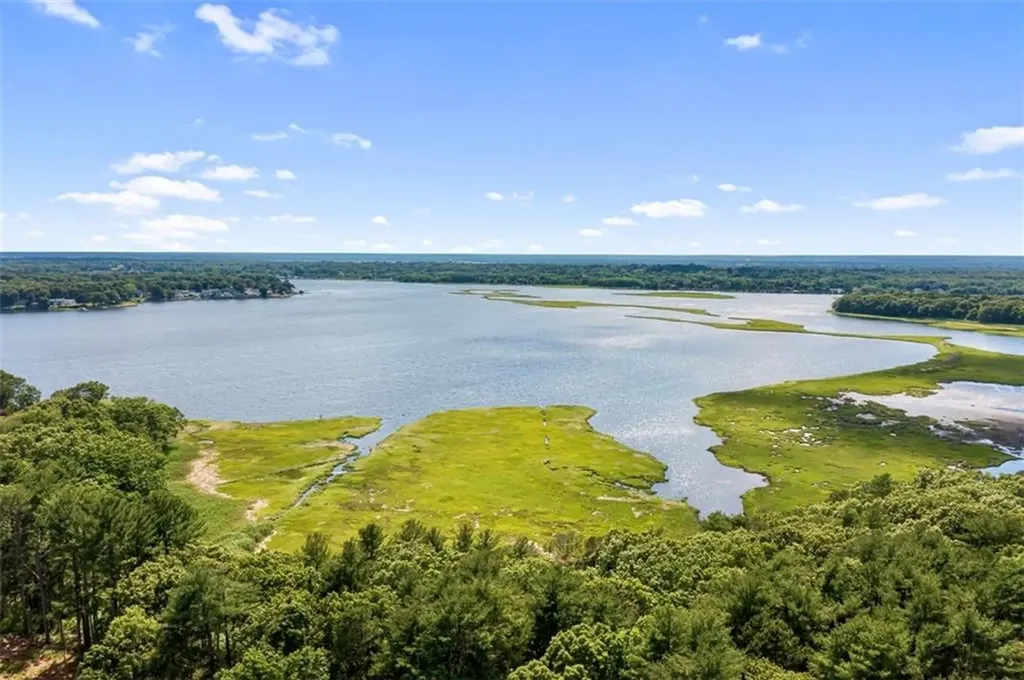 1 Mallard Cove Way Barrington RI 02806