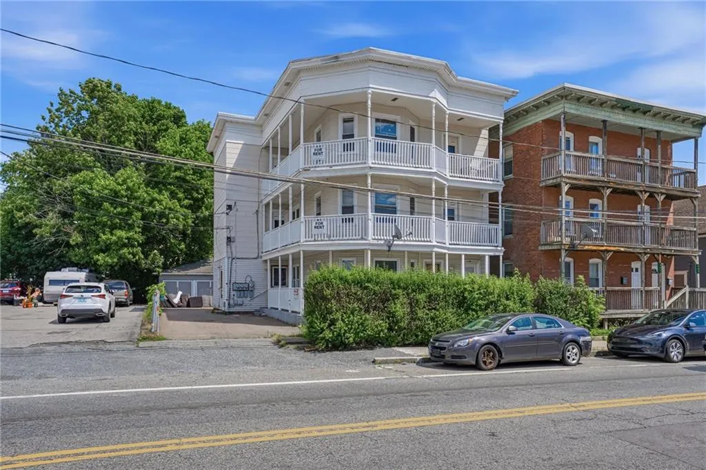 913 Social Street Woonsocket RI 02895