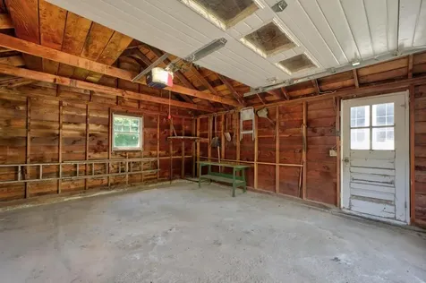 83 South Avenue Tiverton RI 02878