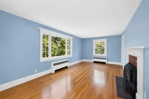 83 South Avenue Tiverton RI 02878