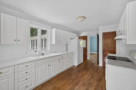 83 South Avenue Tiverton RI 02878