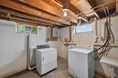 83 South Avenue Tiverton RI 02878