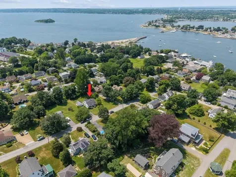 83 South Avenue Tiverton RI 02878