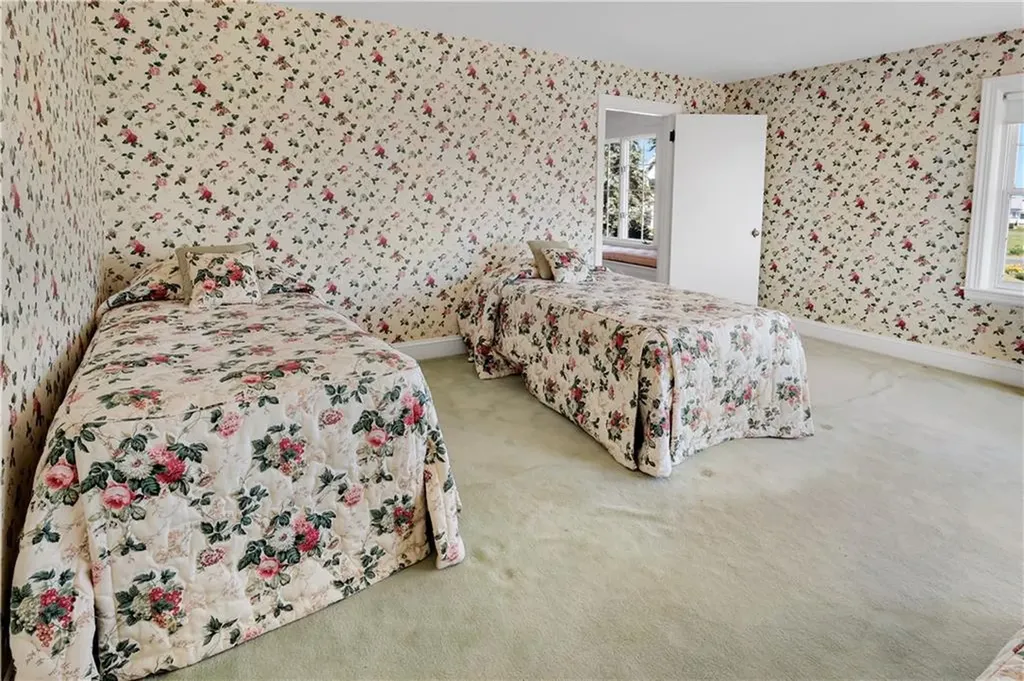7 Jenckes Court Narragansett RI 02882