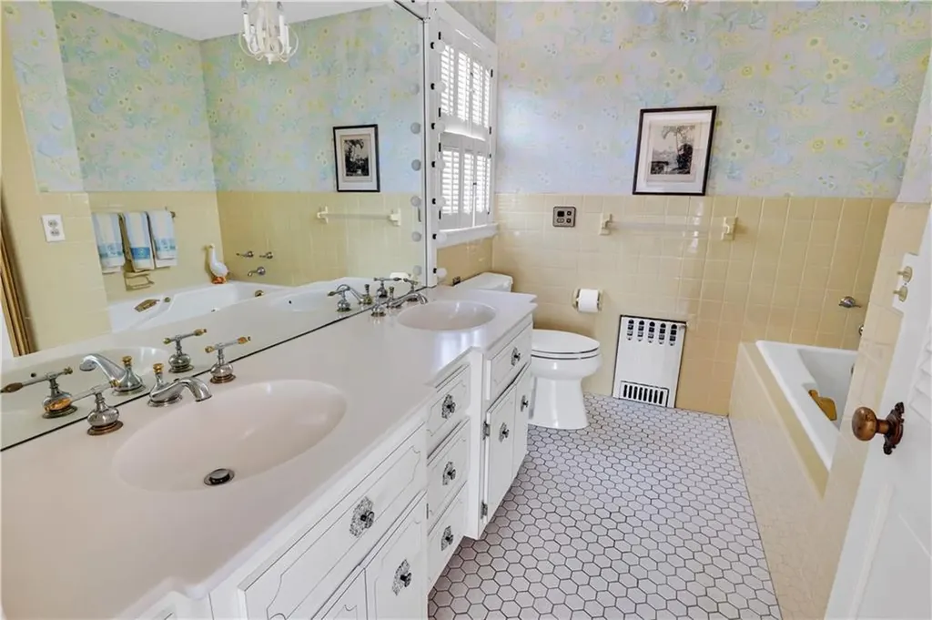 7 Jenckes Court Narragansett RI 02882