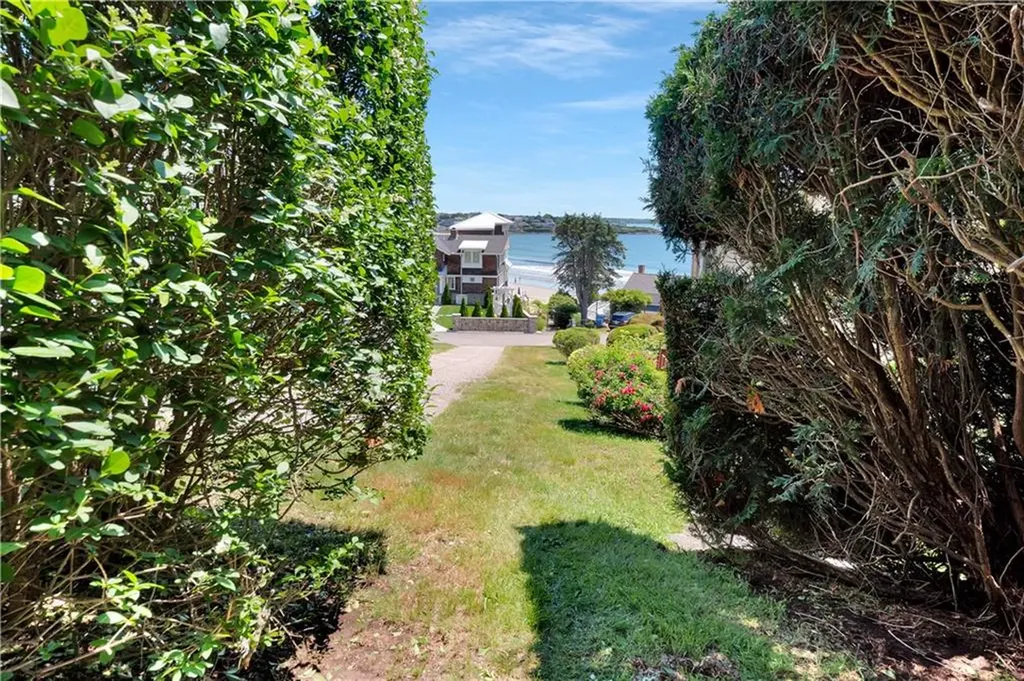 7 Jenckes Court Narragansett RI 02882