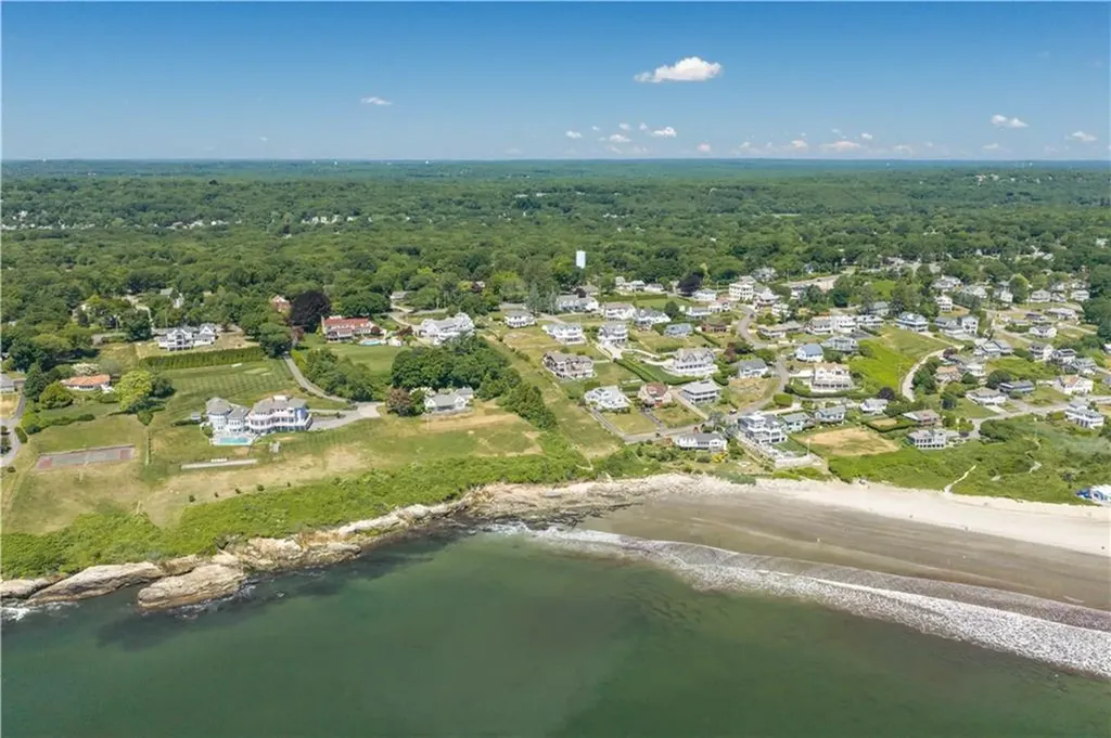 7 Jenckes Court Narragansett RI 02882