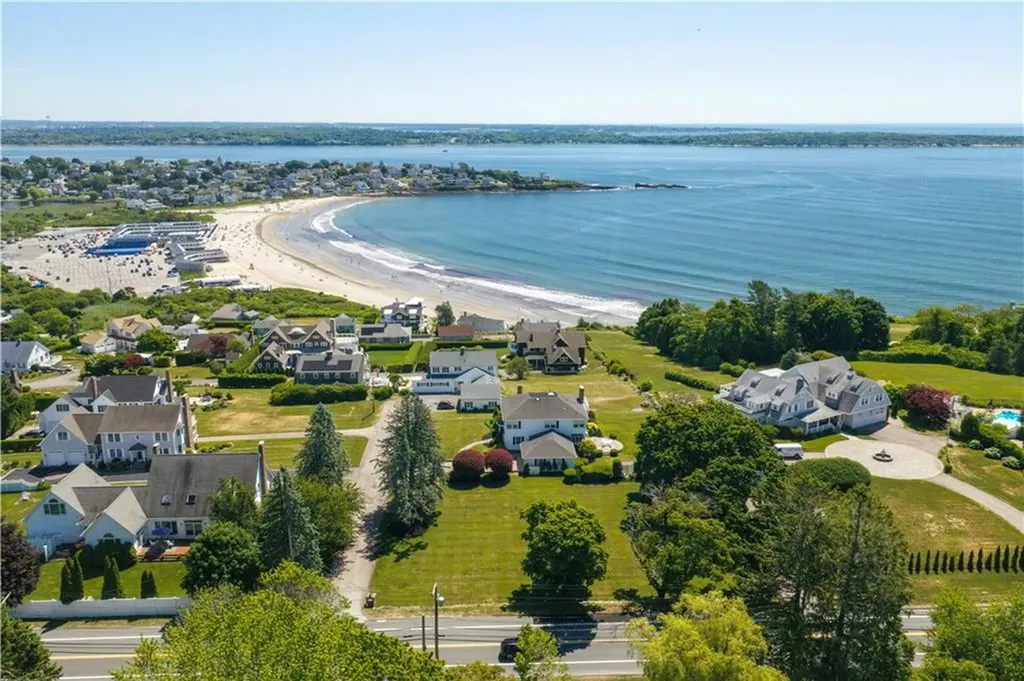 7 Jenckes Court Narragansett RI 02882