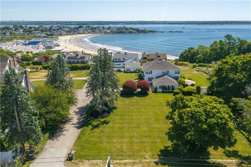 7 Jenckes Court Narragansett RI 02882