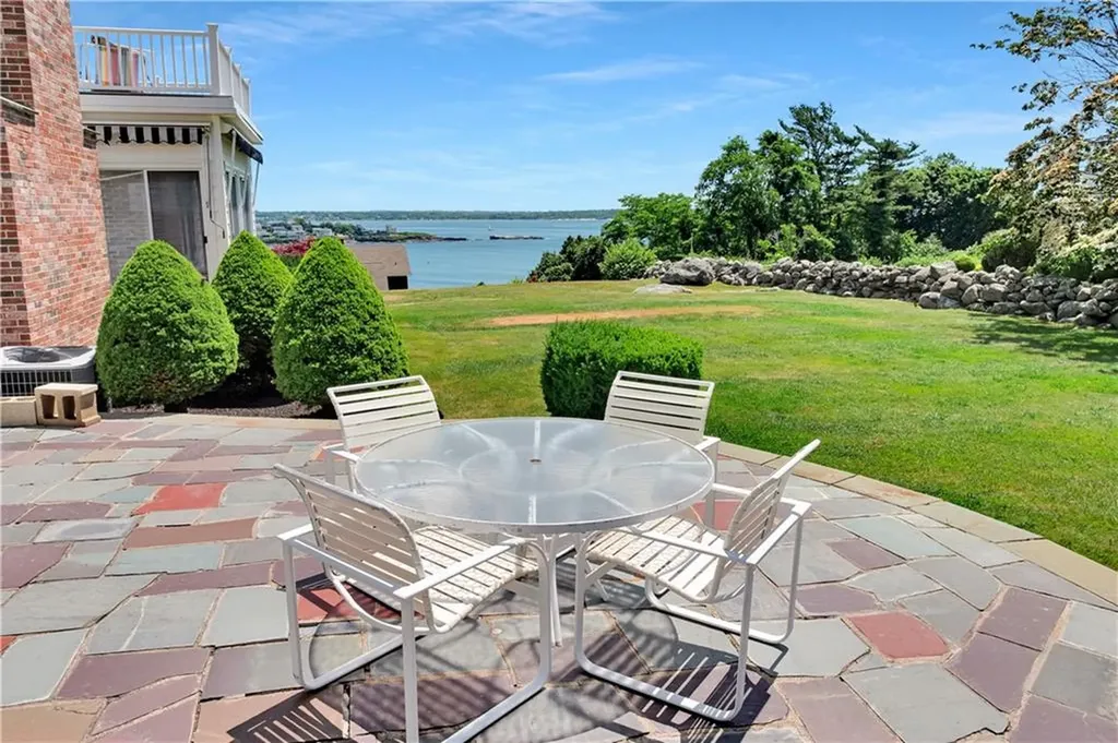 7 Jenckes Court Narragansett RI 02882