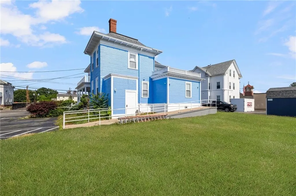 1536 Cranston Street Cranston RI 02920