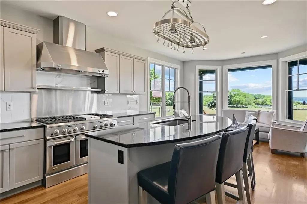 474 Wapping Road Portsmouth RI 02871