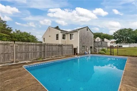 49 Dexter Street Portsmouth RI 02871