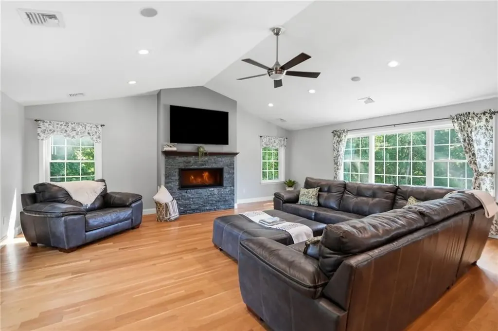 10 Stirling Drive Glocester RI 02857