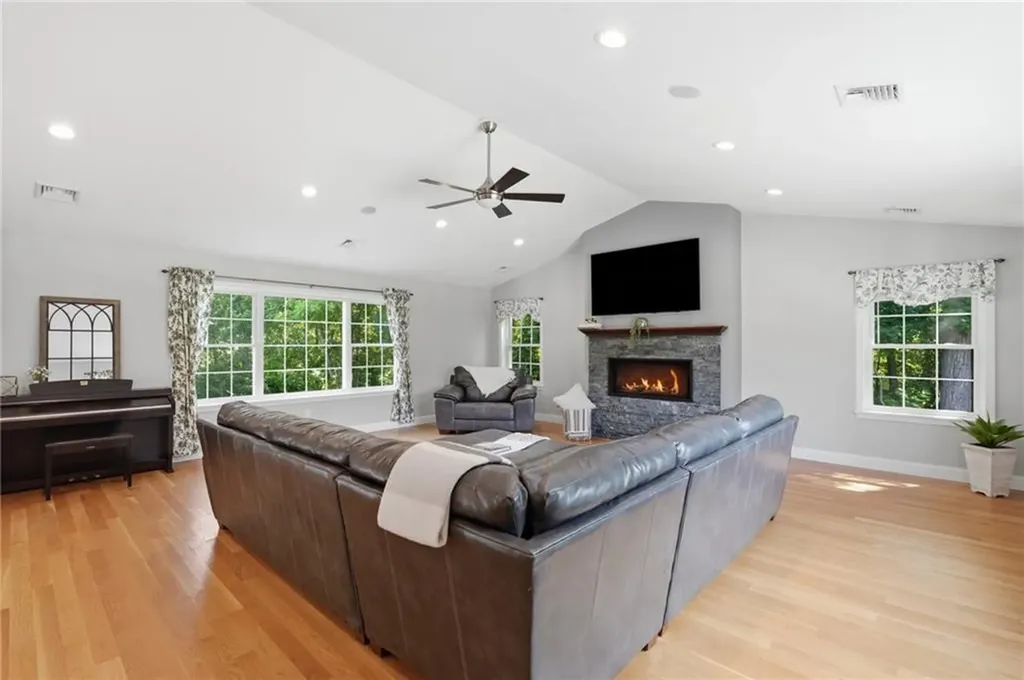 10 Stirling Drive Glocester RI 02857