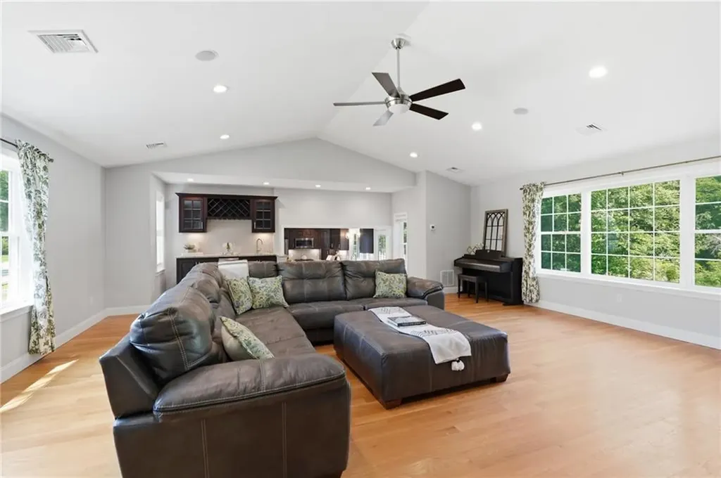 10 Stirling Drive Glocester RI 02857