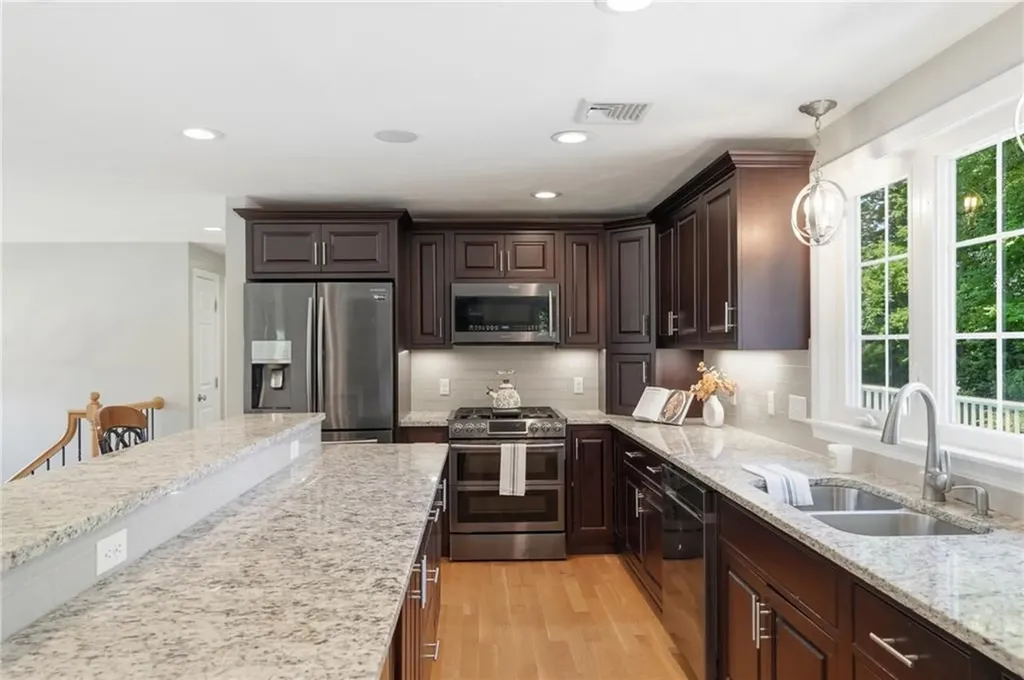 10 Stirling Drive Glocester RI 02857