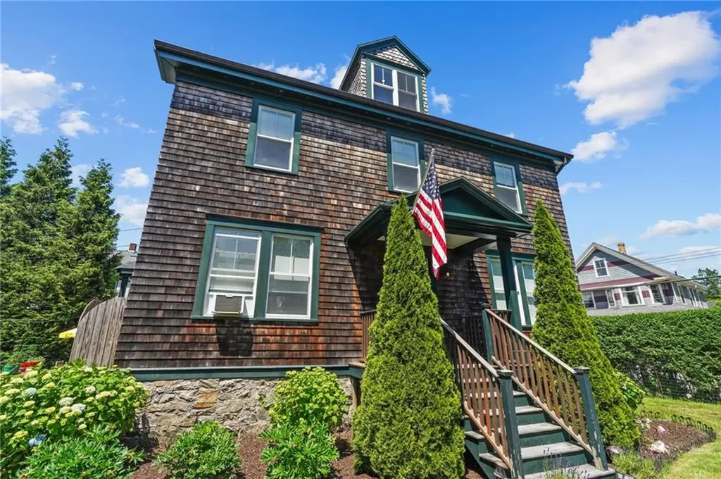 52 Berkeley Avenue Newport RI 02840