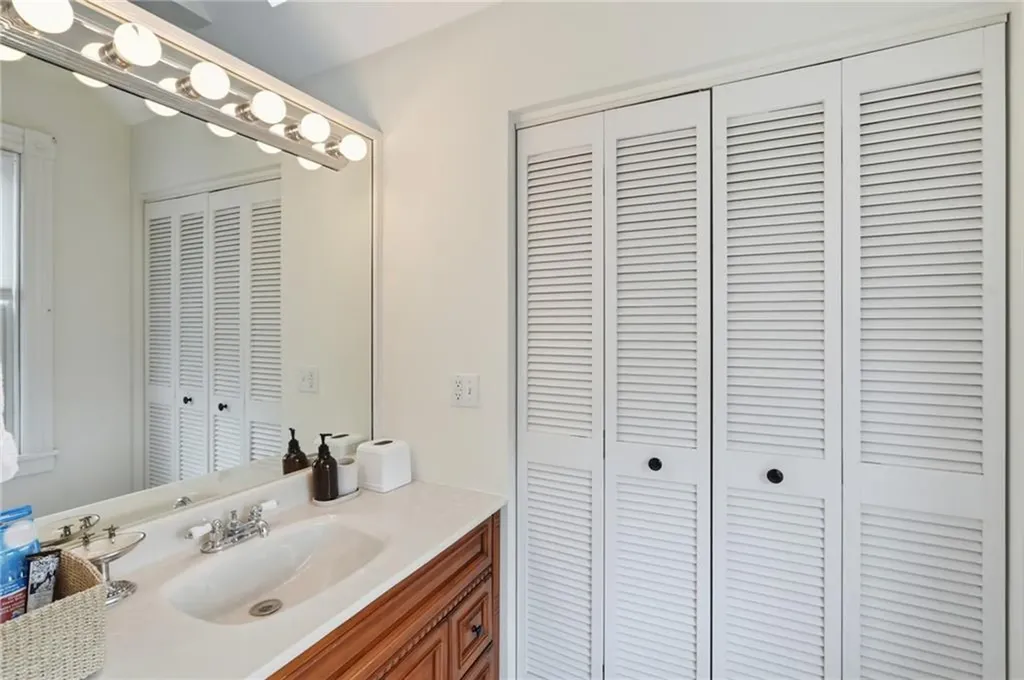 52 Berkeley Avenue Newport RI 02840