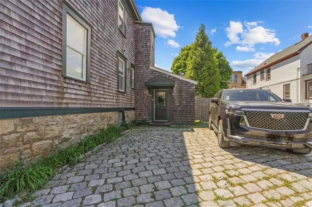 52 Berkeley Avenue Newport RI 02840