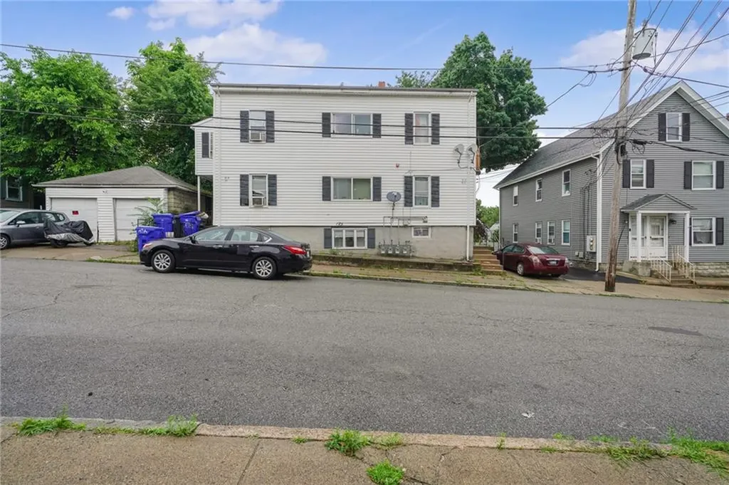39 Highland Street Pawtucket RI 02860