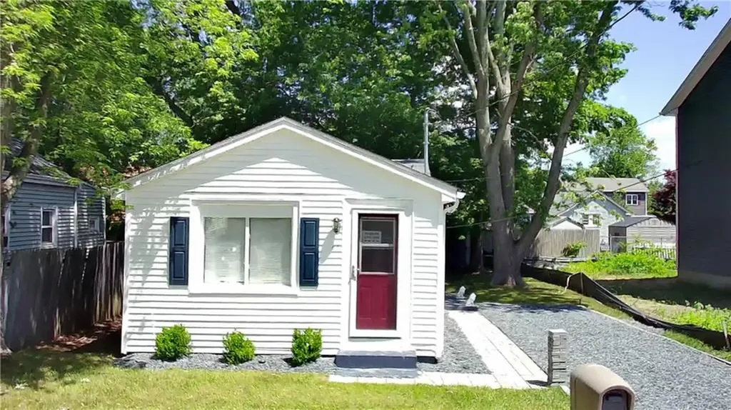 69 Kenway Avenue Warwick RI 02889