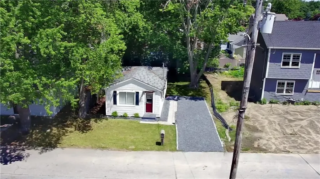 69 Kenway Avenue Warwick RI 02889