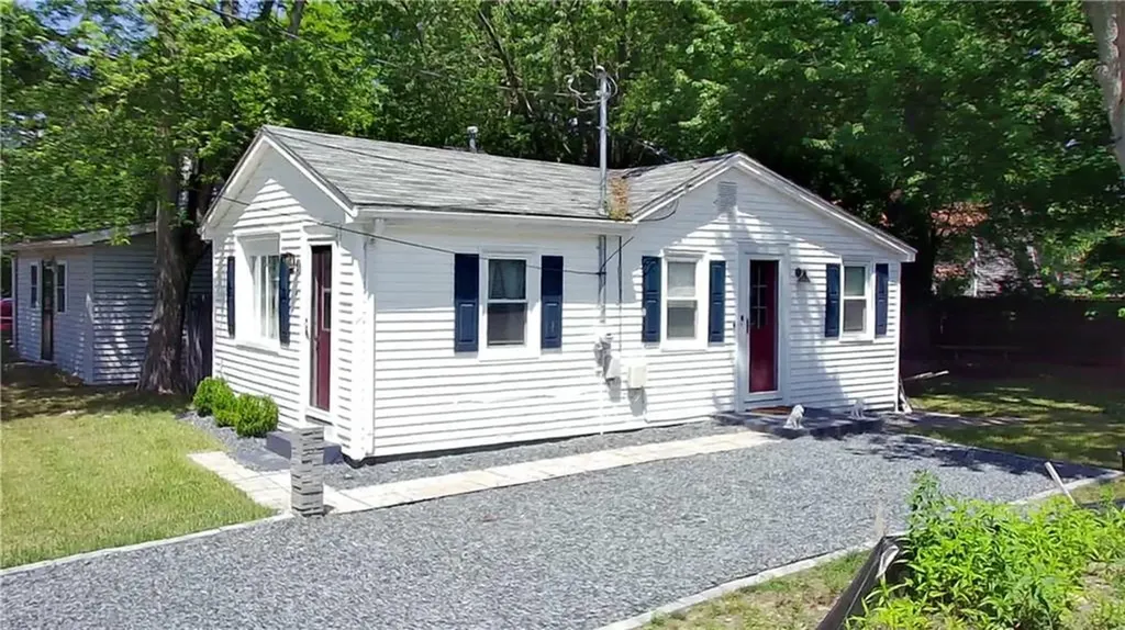 69 Kenway Avenue Warwick RI 02889