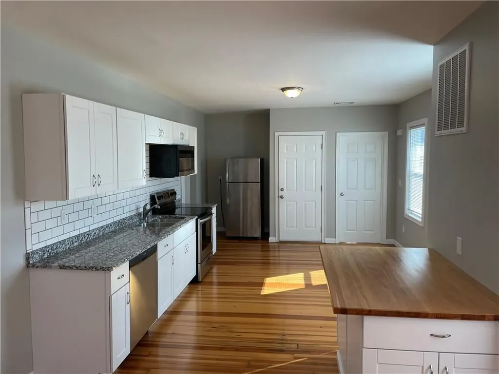 10 Marlborough Street Cranston RI 02920