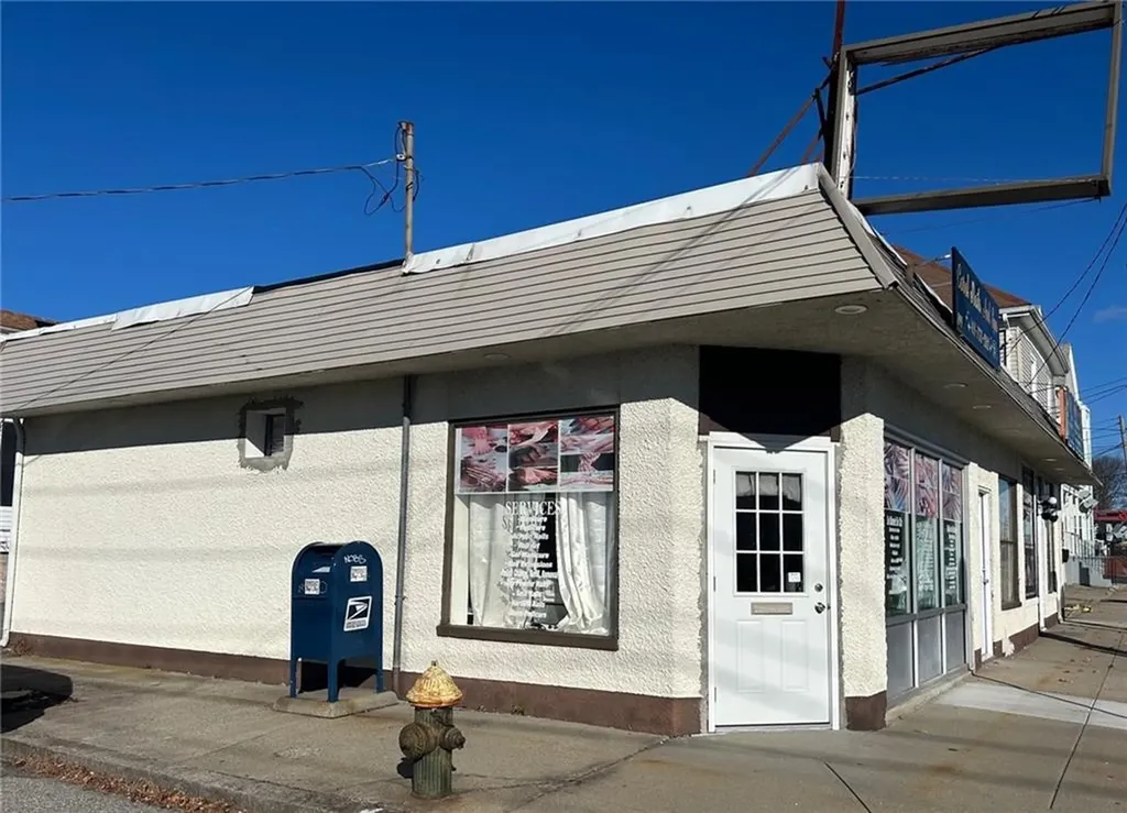 899 Cranston Street Cranston RI 02920