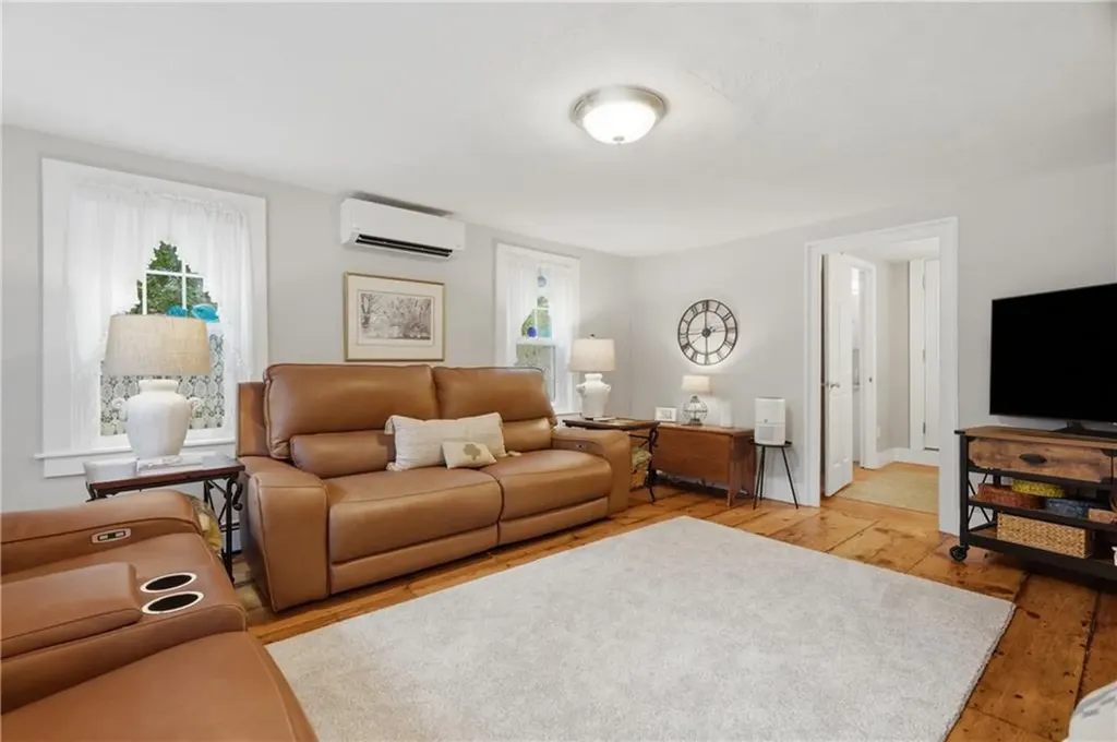 44 Old Great Road North Smithfield RI 02896