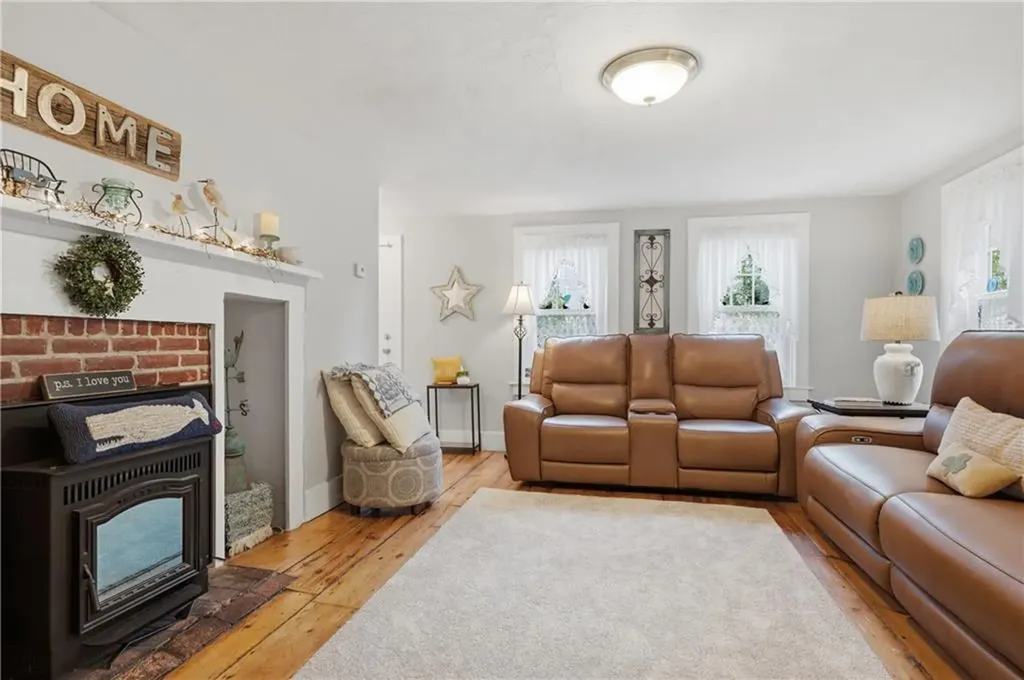 44 Old Great Road North Smithfield RI 02896
