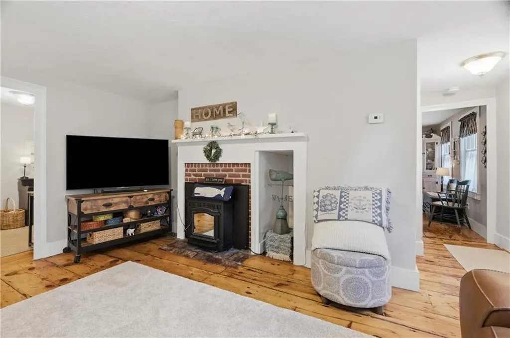 44 Old Great Road North Smithfield RI 02896