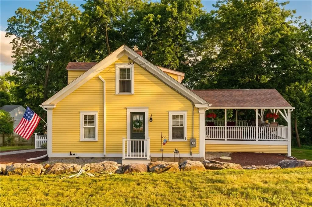44 Old Great Road North Smithfield RI 02896