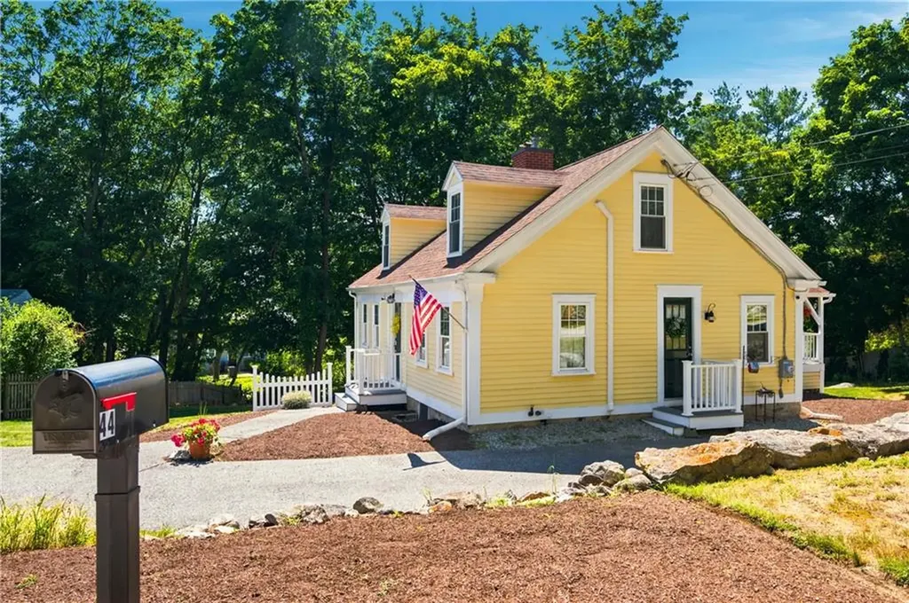 44 Old Great Road North Smithfield RI 02896