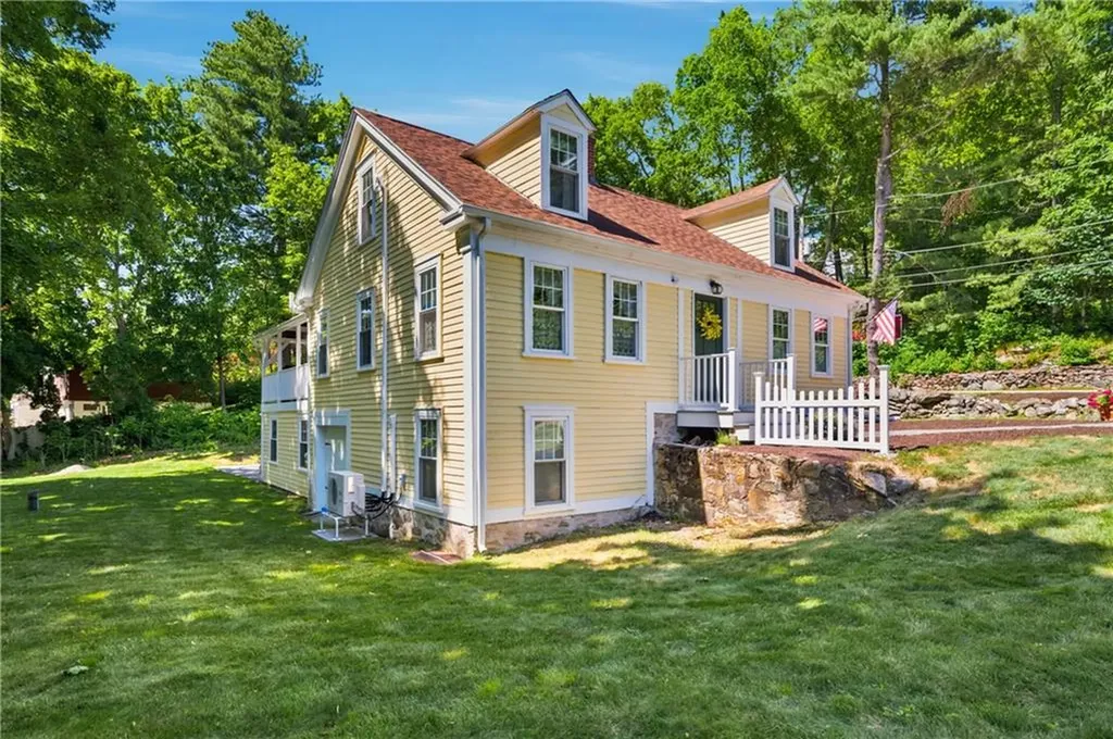 44 Old Great Road North Smithfield RI 02896