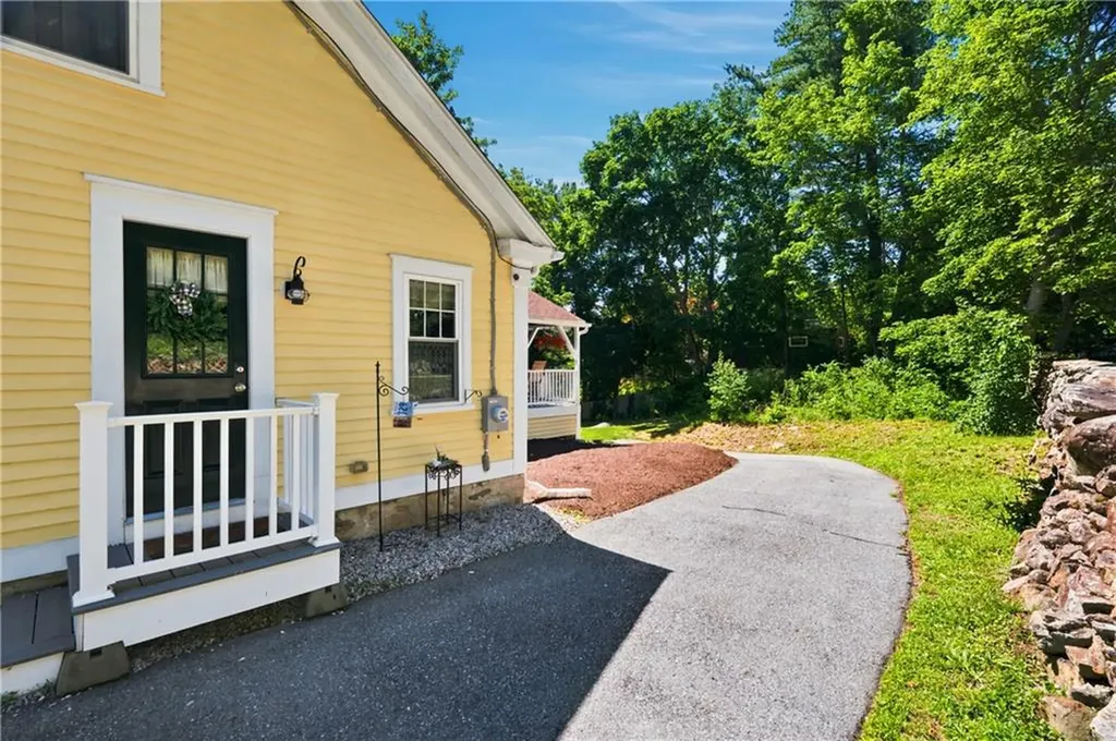 44 Old Great Road North Smithfield RI 02896