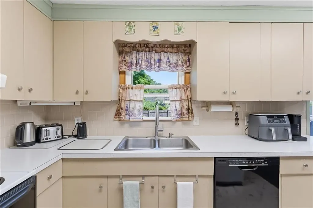 25 Meadow Lark Drive Westerly RI 02891