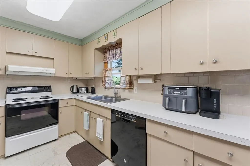25 Meadow Lark Drive Westerly RI 02891