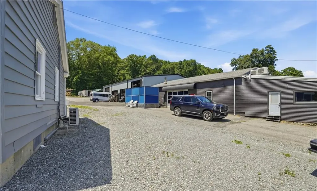 1097 Eddie Dowling Highway North Smithfield RI 02896
