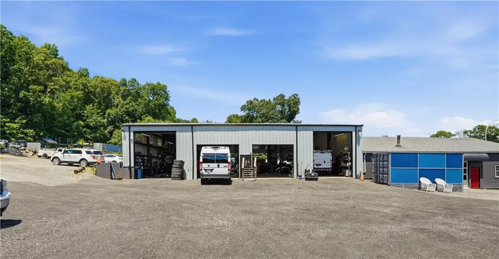 1097 Eddie Dowling Highway North Smithfield RI 02896