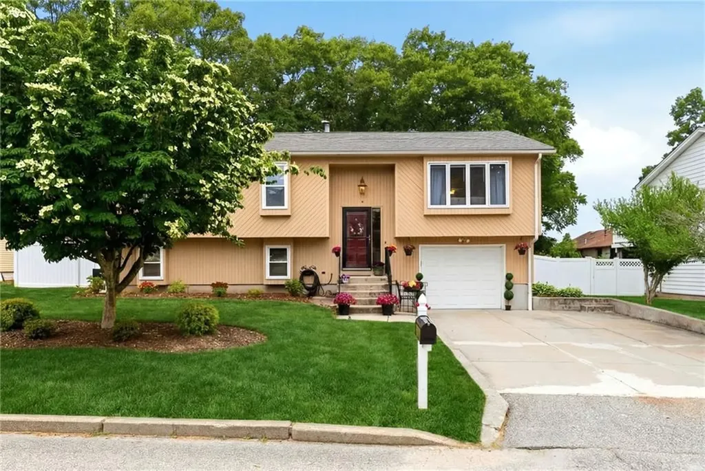 9 Daisy Court Cranston RI 02920