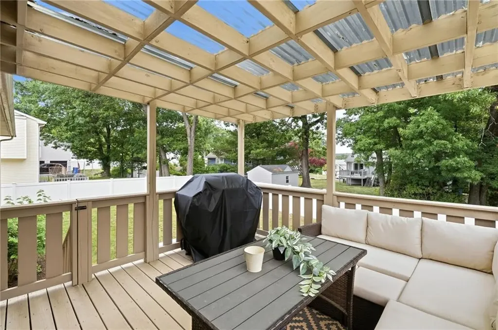 9 Daisy Court Cranston RI 02920
