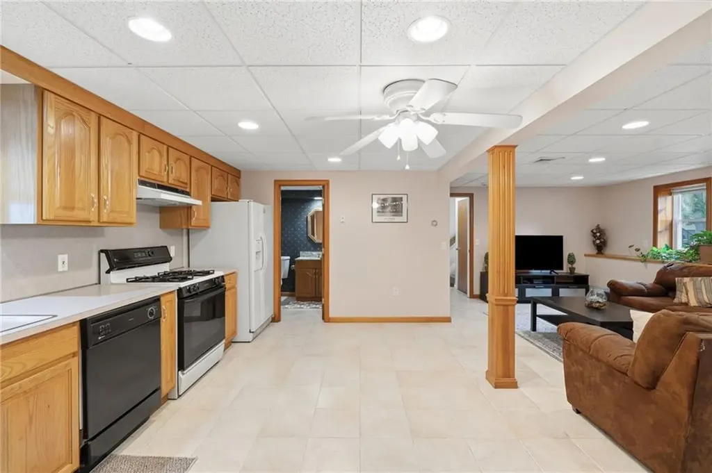 9 Daisy Court Cranston RI 02920