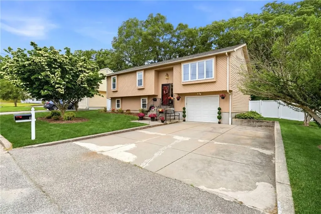 9 Daisy Court Cranston RI 02920
