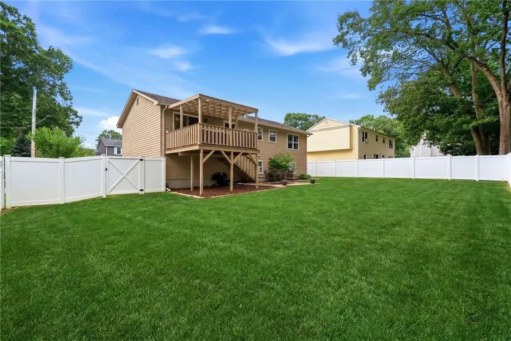 9 Daisy Court Cranston RI 02920